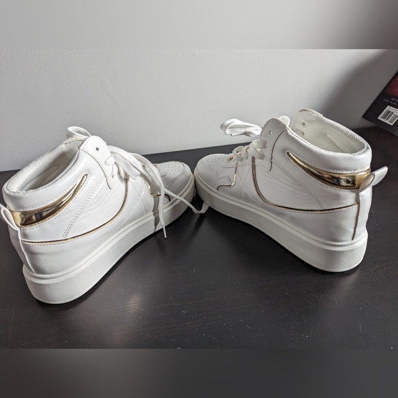 NWOT Bebe Monah shoes. Size 8.5 - Picture 6 of 12